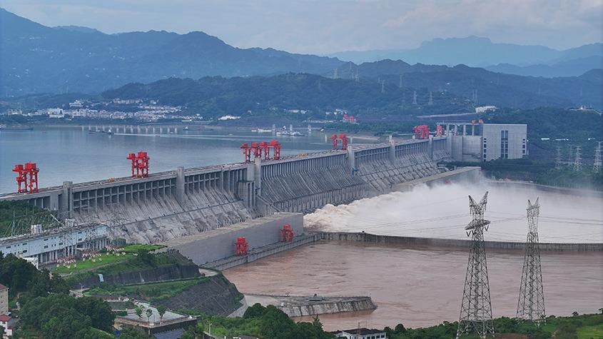 三峡水库9孔泄洪